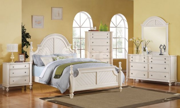 White Vintage Bedroom Furniture Home Antique White Bedroom with regard to proportions 1400 X 914