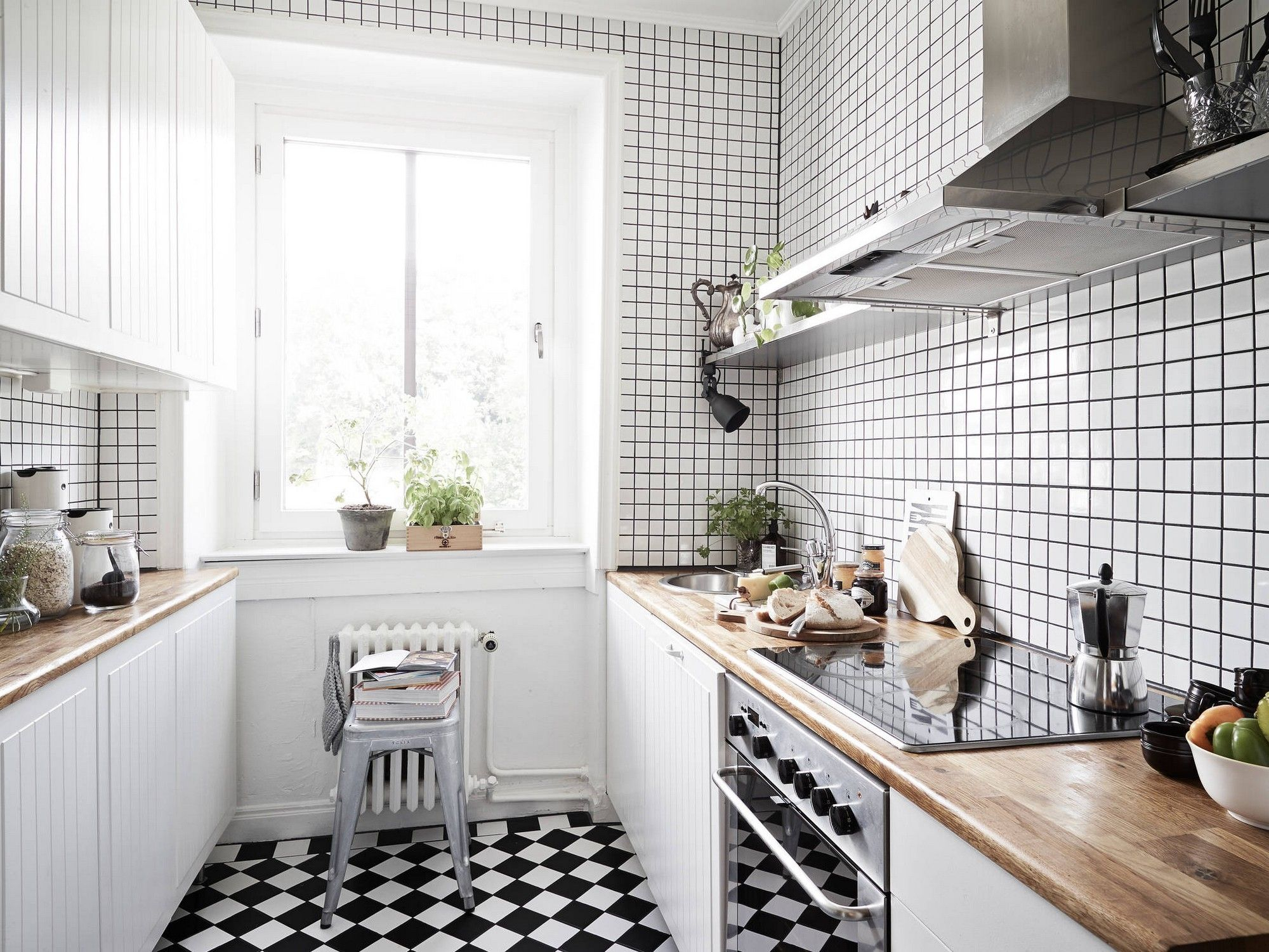 Classic Kitchen Floor Tiles Black And White White Kitchen throughout measurements 2000 X 1501