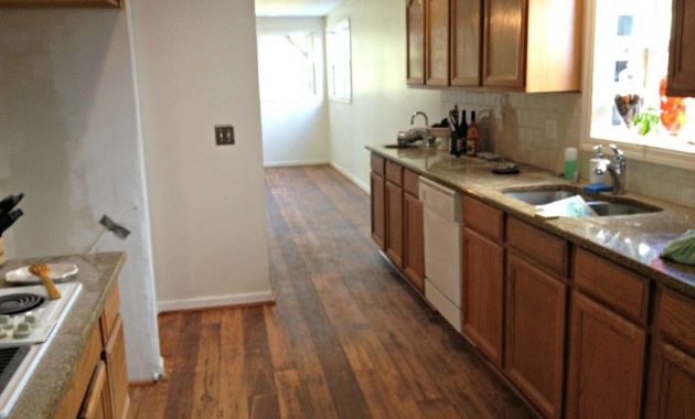 Flooring With Honey Oak Kitchen Cabinets Ideas Kitchen with regard to dimensions 1179 X 884